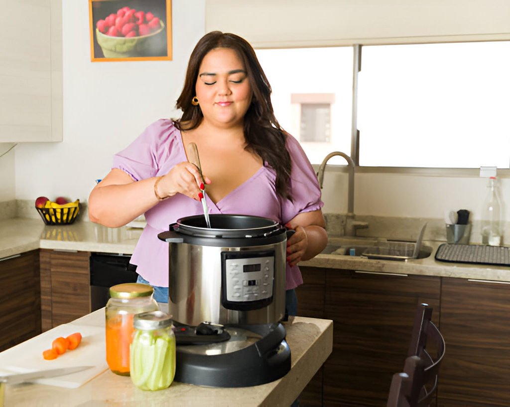 Best Instant Pots for Small Families – Duo 7-in-1 Mini Electric Cooker with Rice, Yogurt & Steamer Functions, 3 Qt Stainless Steel